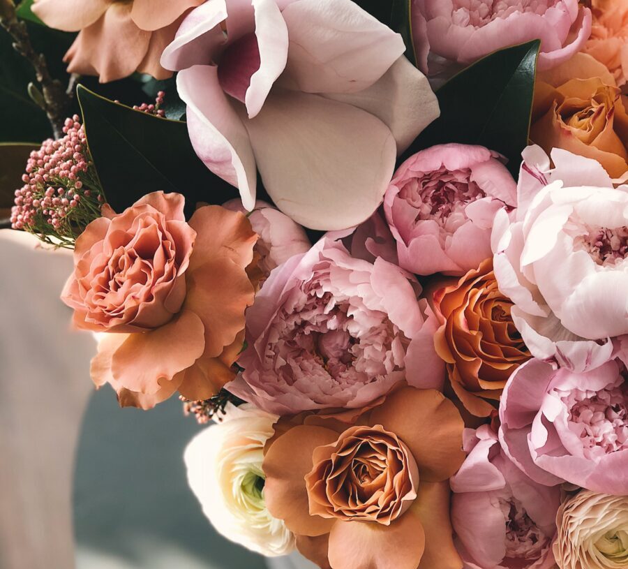 Bukiety kwiatów – jak wybrać i jak układać?